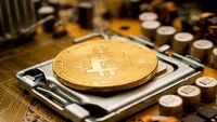 Firma kopiąca bitcoiny tonie w długach i wyprzedaje sprzęt