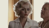 Widzowie Blonde od Netfliksa oburzeni sceną z gadającym płodem w łonie Monroe