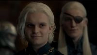 Odtwórca Aegona Targaryena w Rodzie smoka reaguje na porównania do Joffreya Baratheona