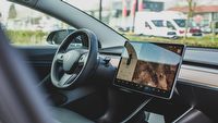 Tesla najpopularniejszą marką aut premium w USA