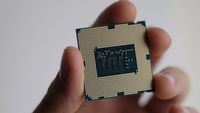 Intel Core i7-14700K porównany do 13700K, dużo szybszy w trybie wielordzeniowym, ale potrzebuje więcej energii