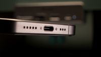 Chcesz użyć starego USB-C dla iPhone'a 15? „Nie rób tego” - mówi Apple