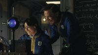 Twórcy serialu Fallout stworzyli prawdziwego Pip-Boya, z którego mogli korzystać aktorzy. Kyle MacLachlan zachwala „pomocny” gadżet