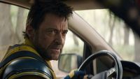 Hugh Jackman powtarza rolę Wolverine’a w Deadpoolu 3, choć Kevin Feige go przestrzegał: „Nie wracaj”. Gwiazdor zdradził powód swej decyzji
