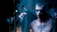 Za tą historią ciągnie się widmo śmierci. Zobacz nową odsłonę filmu Kruk dzięki kodom na darmowy seans w kinach Cinema City i Helios dla użytkowników Premium VIP