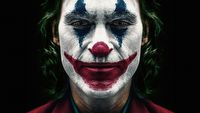 Joaquin Phoenix przerwał milczenie na temat kontrowersyjnego finału Jokera 2. Gwiazdor uważa, że zakończenie ma w sobie „ciepło”