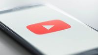 YouTube może usunąć daty i liczby wyświetleń z filmów na stronie głównej. „Skorzystają na tym kanały AI wypluwające generyczne filmy”