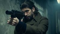 Nr 1 w ponad 50 krajach - świąteczny thriller szpiegowski Netflixa podbija listy przebojów streamingu i triumfuje z 98% na Rotten Tomatoes