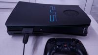 PS5 wyglądające jak edycja specjalna na urodziny PS2. Fan Sony zmodował swoją konsolę w imponujący sposób