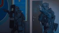 „To nie jest gra, którą kupiliśmy”. Realistyczna strzelanka obrywa już nie tylko za cenzurę, ale także spadek jakości grafiki. Mimo to Ready or Not idzie jak burza