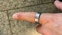 Youtuber nie mógł wsiąść do samolotu, bo bateria jego Samsung Galaxy Ring spuchła i stała się niebezpieczna